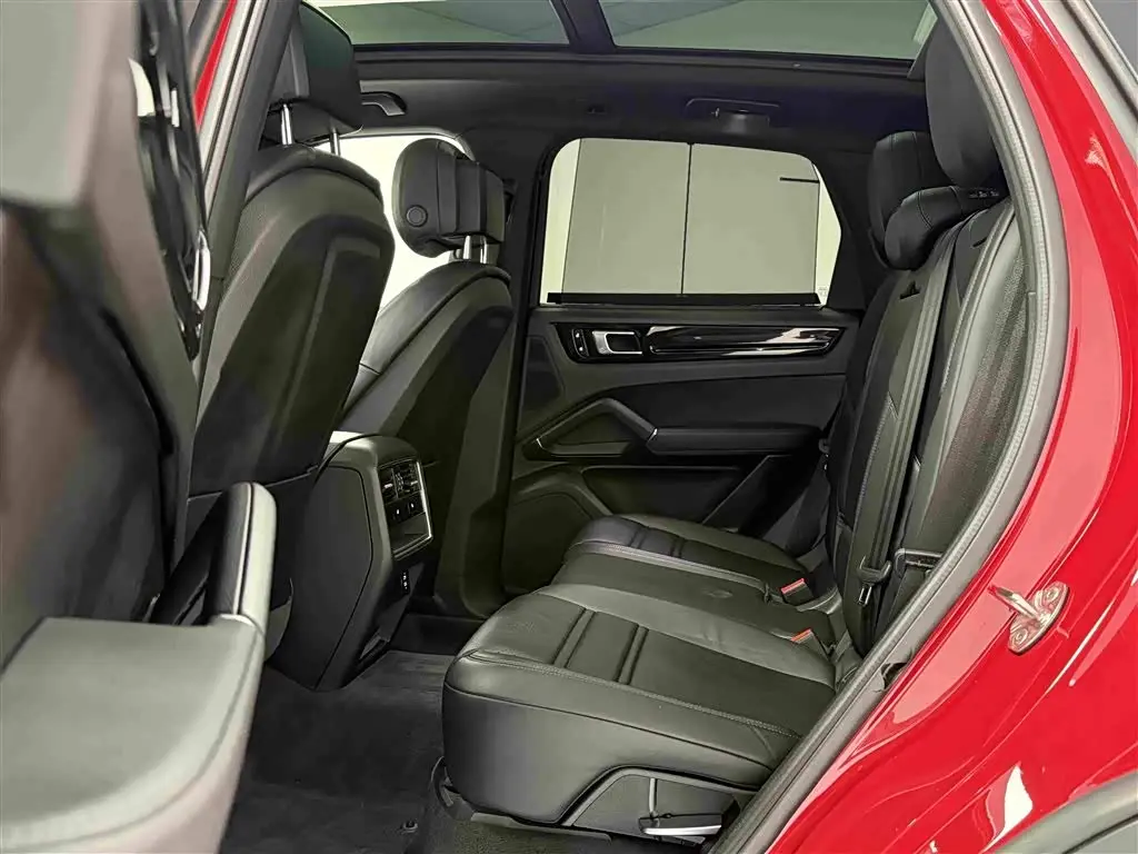 Porsche Cayenne 2021 — Photo 7/20