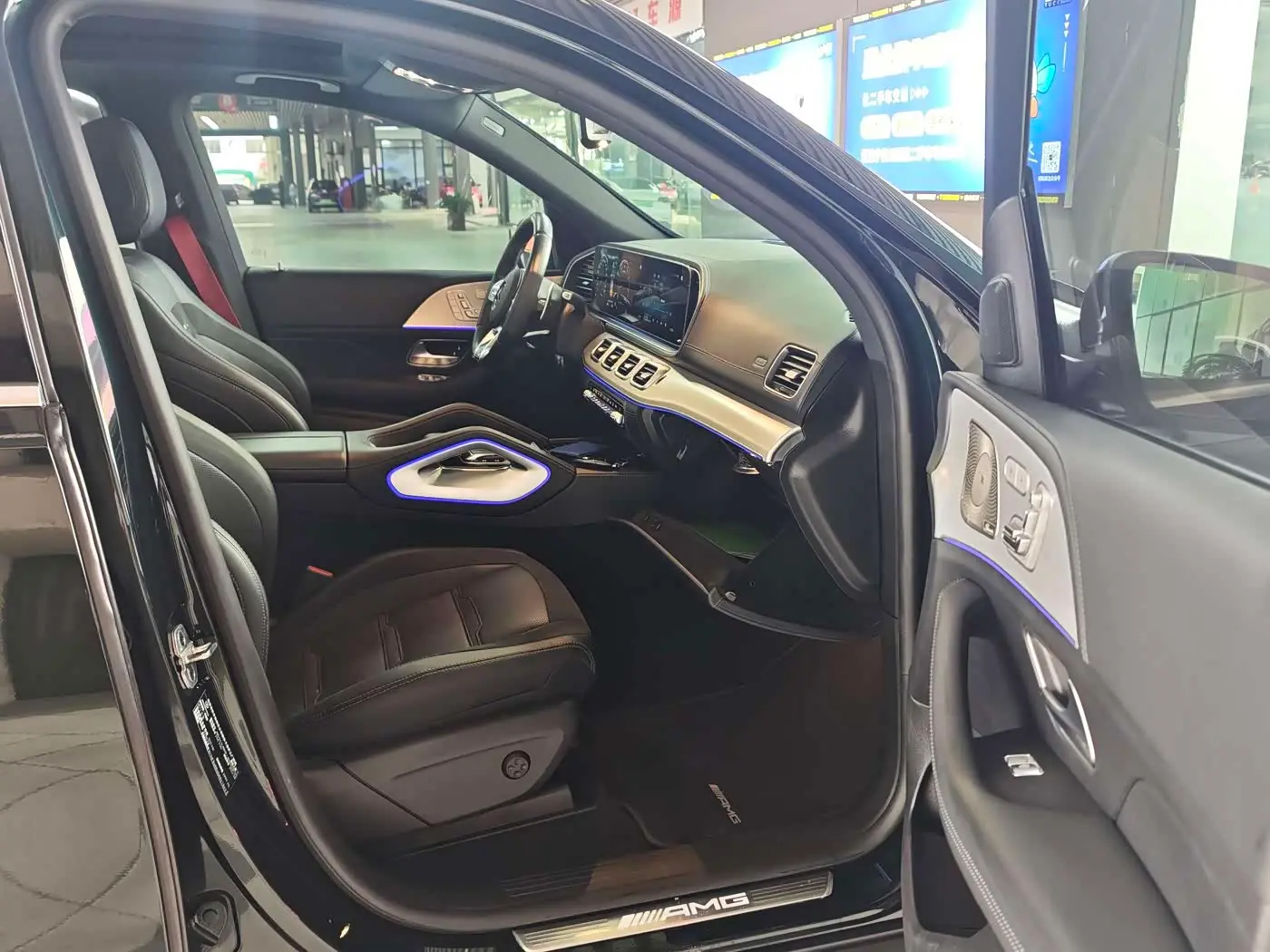Mercedes-Benz GLE AMG 2023 — Photo 8/17