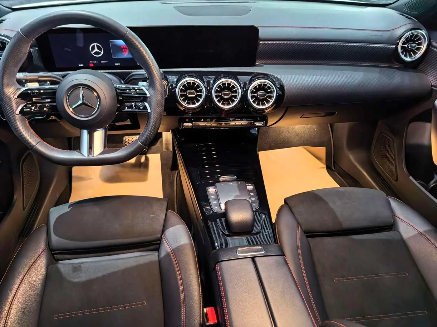 Mercedes-Benz A-Class 2024 — Фото 7/11