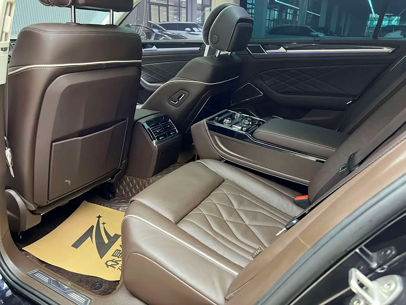 Volkswagen Phideon 2021 — Фото 10/20