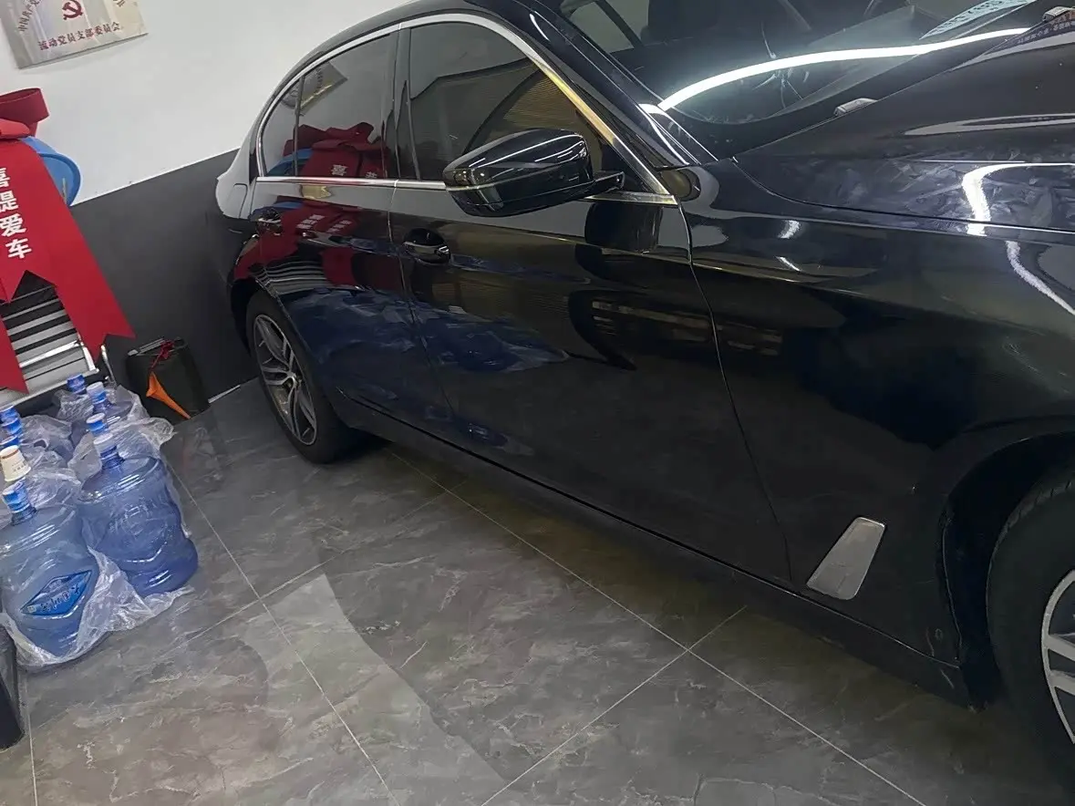 BMW 5 Series 2021 — Photo 2/5