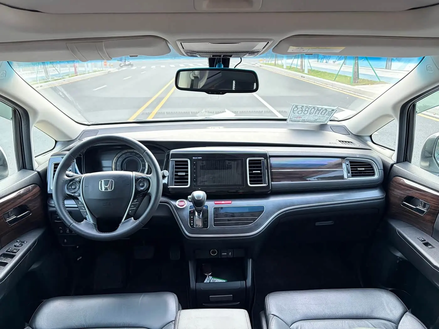 Honda Elysion 2016 — Photo 12/20