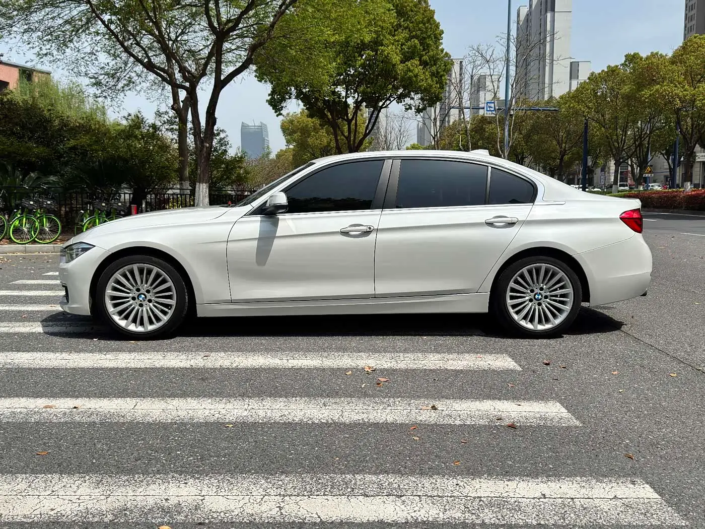 BMW 3 Series 2018 — Фото 4/14