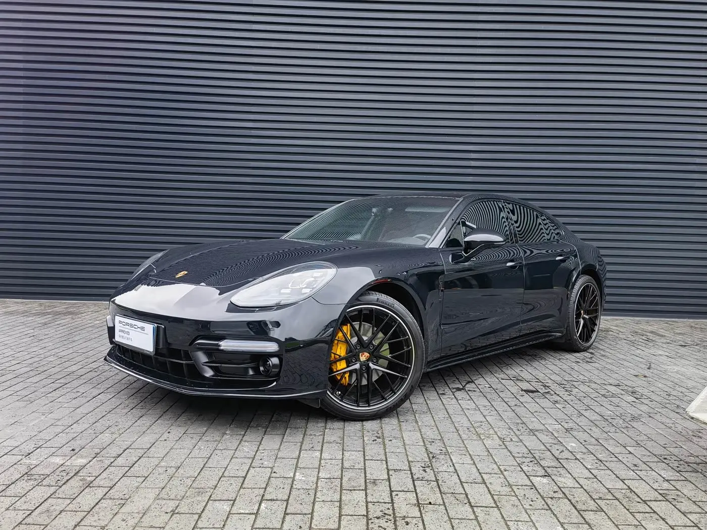 Porsche Panamera 2019 — Фото 1/10