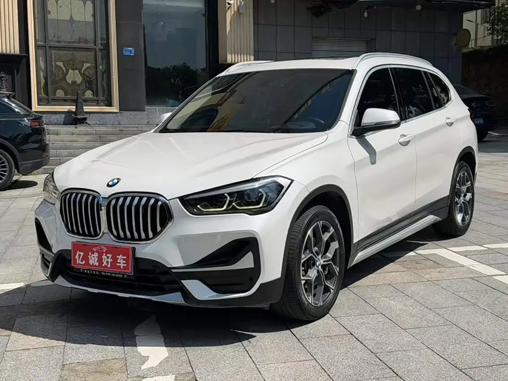 BMW X1 2021 — Фото 2/13