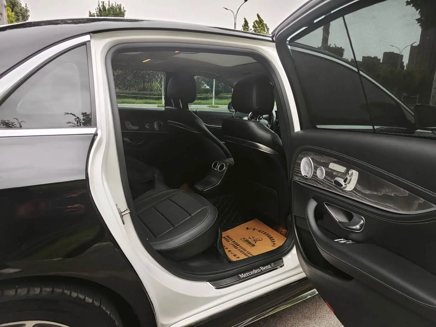 Mercedes-Benz E-Class 2021 — Photo 12/17