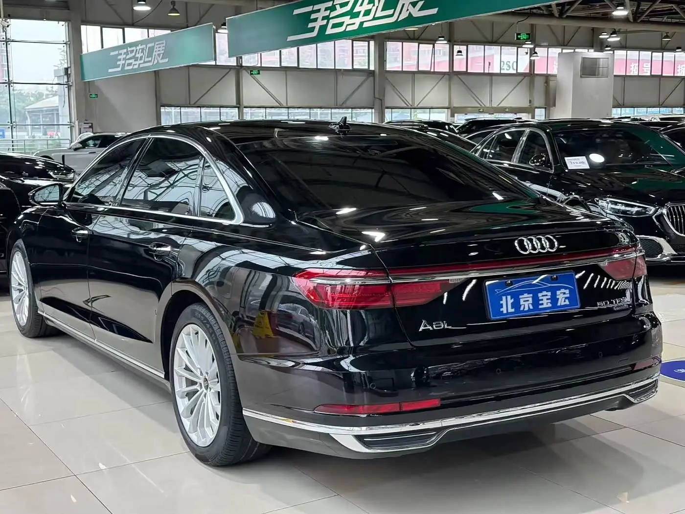 Audi A8 2021 — Фото 15/17