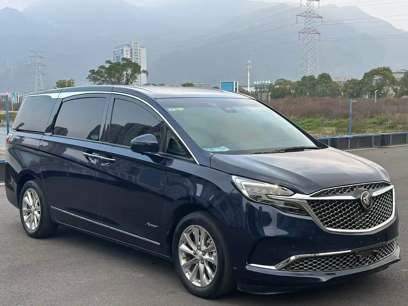 Buick GL8 2021 — Photo 3/10