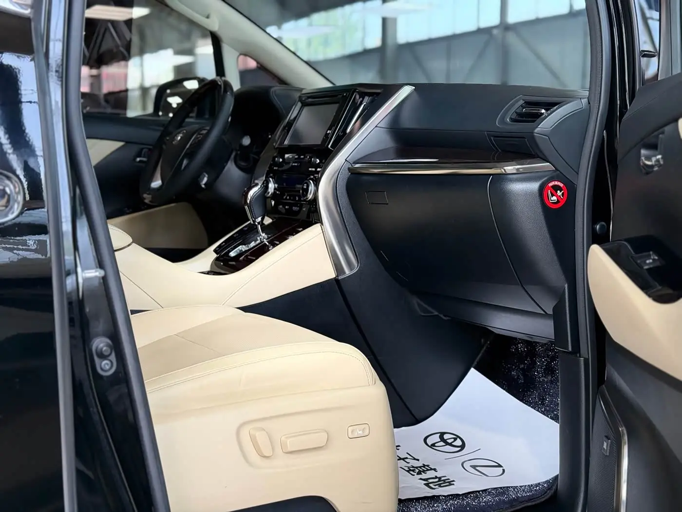 Toyota Alphard 2018 — Фото 10/20
