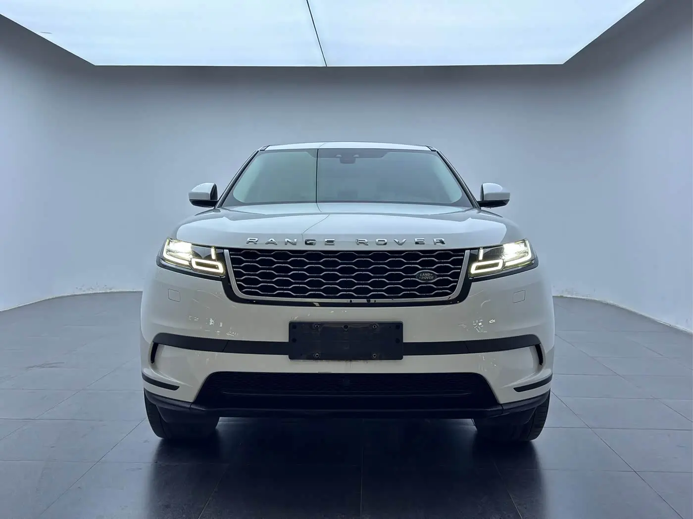 Land Rover Range Rover Velar 2018 — Фото 2/17