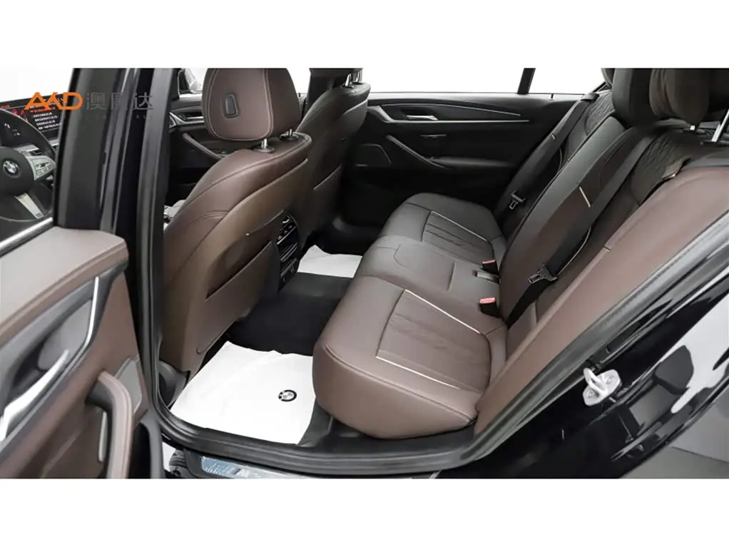 BMW 5 Series 2023 — Şəkil 7/10
