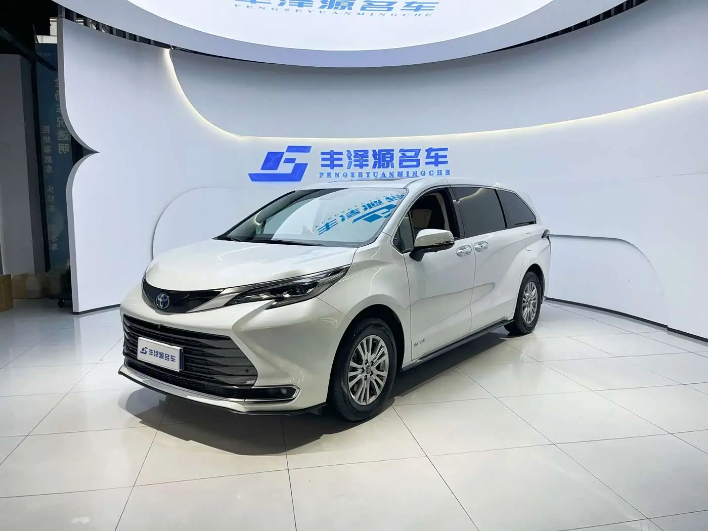 Toyota Sienna 2022 — Şəkil 1/8
