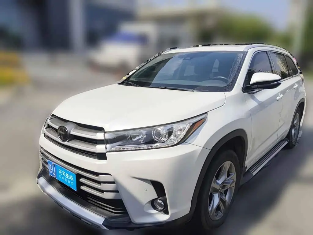 Toyota Highlander 2021 — Фото 1/13