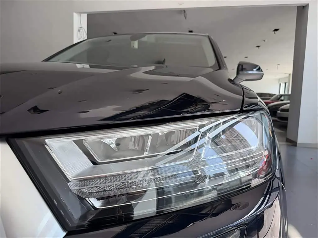Audi Q7 2018 — Photo 11/13