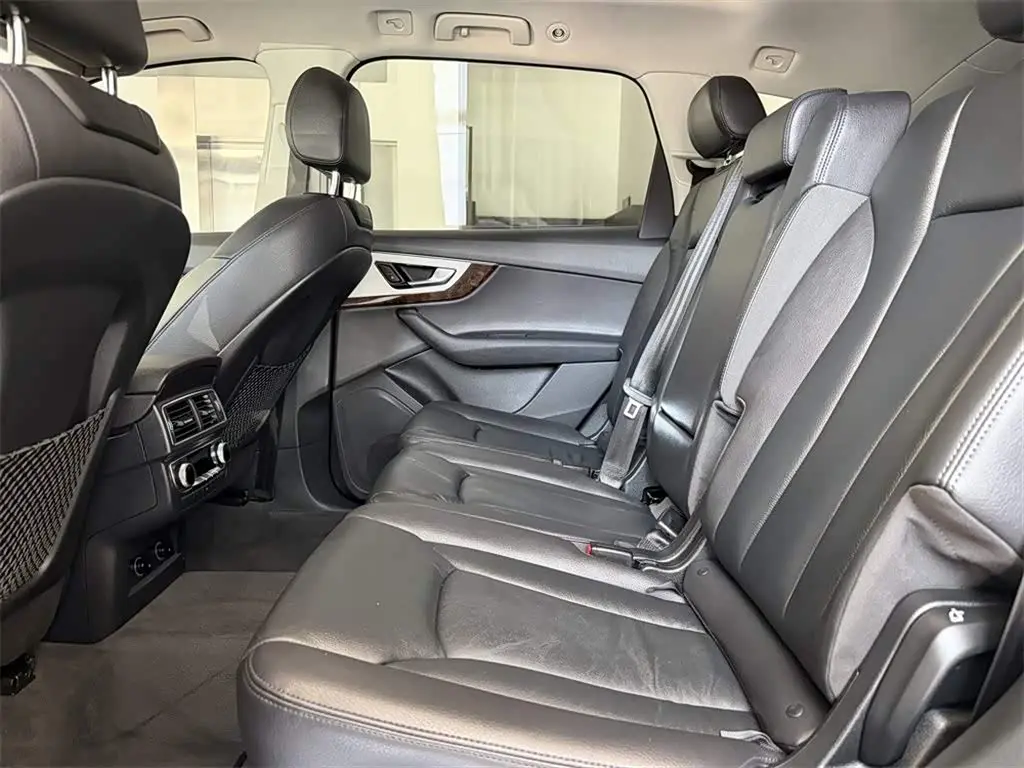Audi Q7 2018 — Photo 7/13