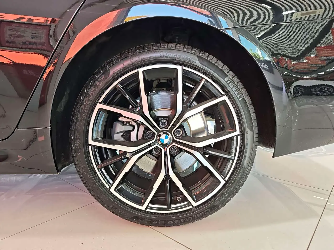 BMW 5 Series 2021 — Şəkil 14/16