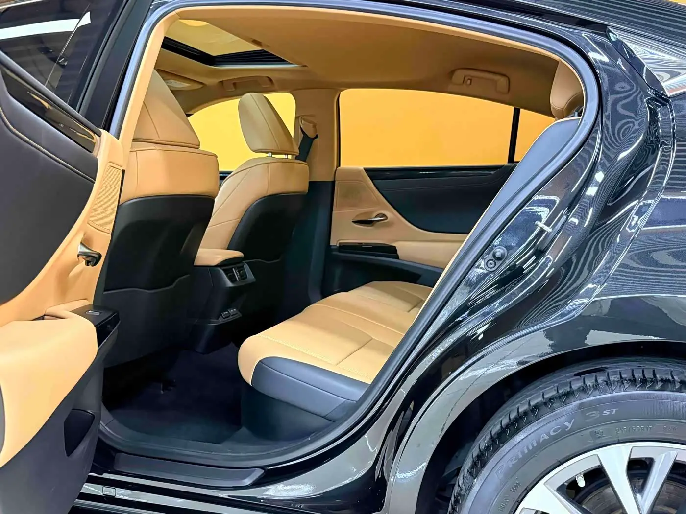 Lexus ES 2023 — Фото 7/10