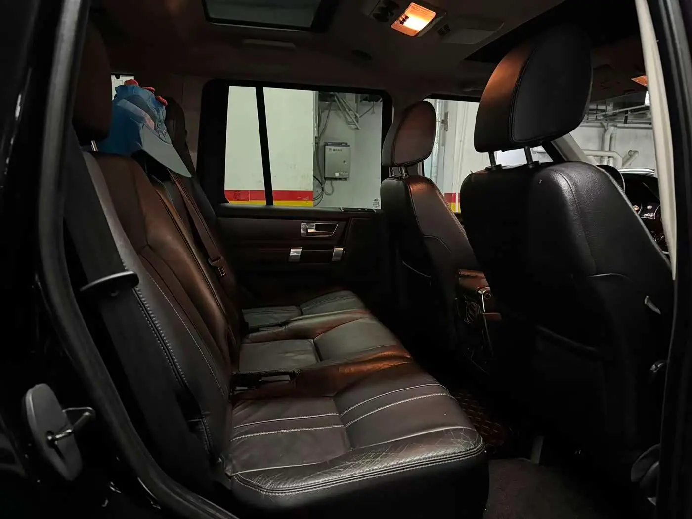 Land Rover Discovery 2012 — Şəkil 13/19