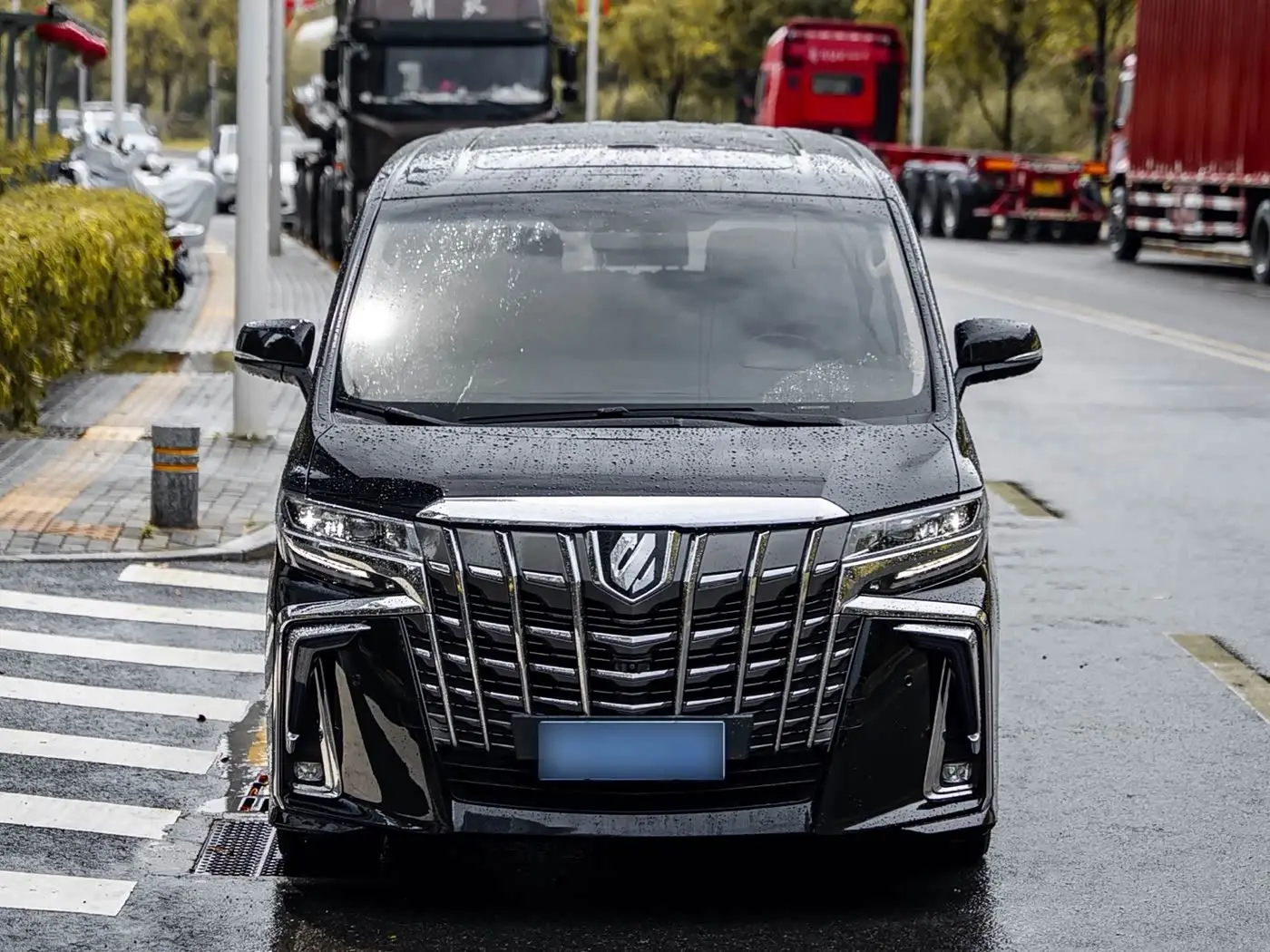 Toyota Alphard 2016 — Photo 2/18