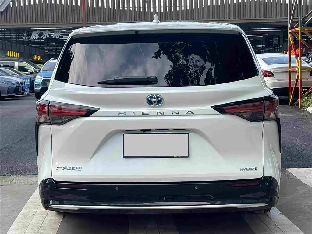 Toyota Sienna 2023 — Фото 6/20