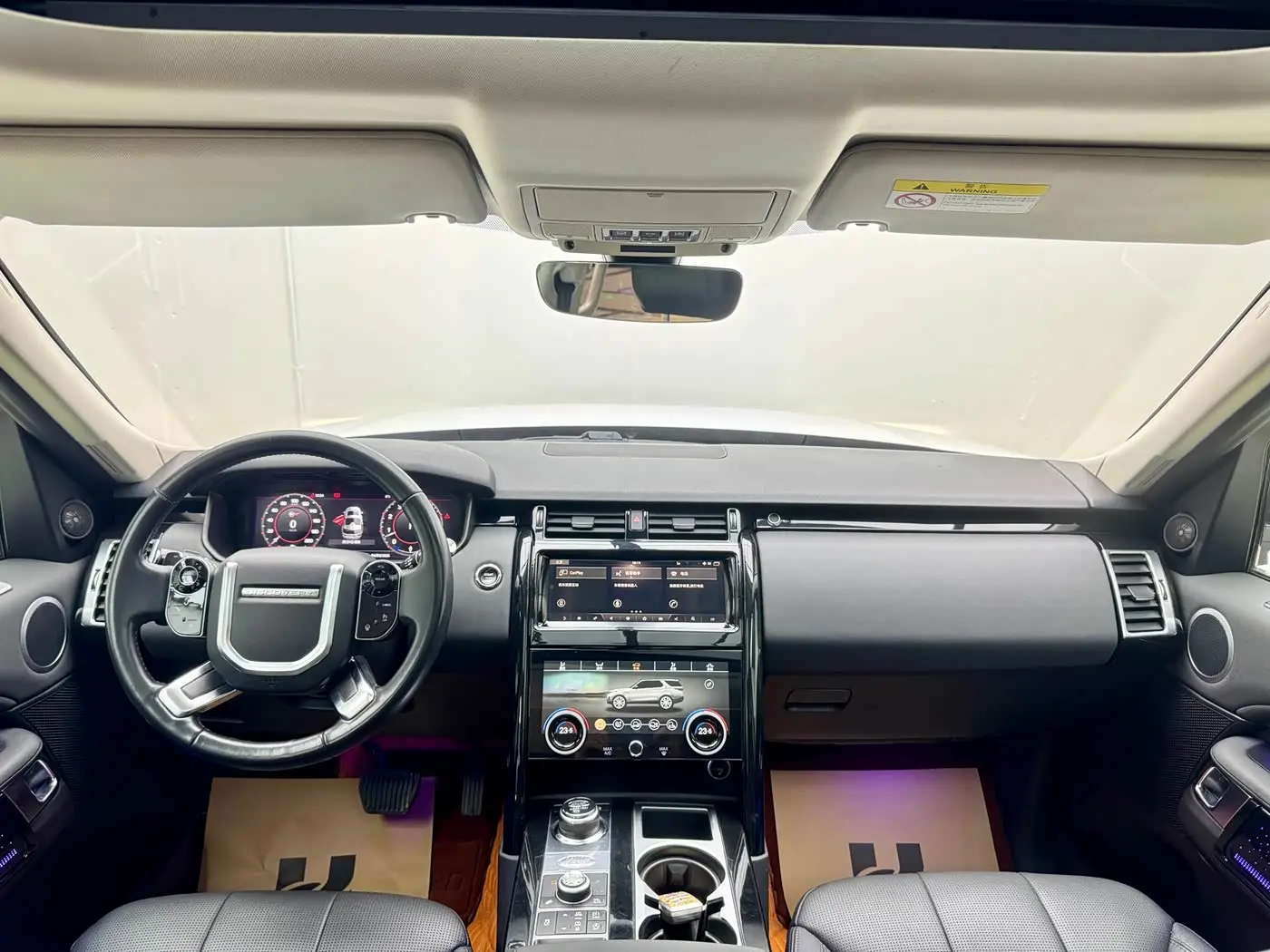 Land Rover Discovery 2018 — Photo 6/15