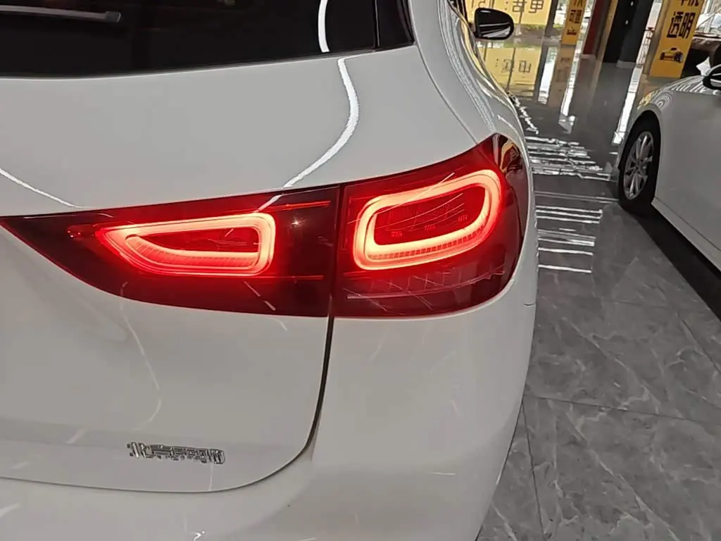 Mercedes-Benz GLA 2022 — Фото 8/20