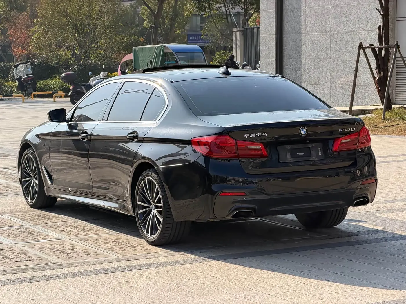 BMW 5 Series 2020 — Photo 12/19