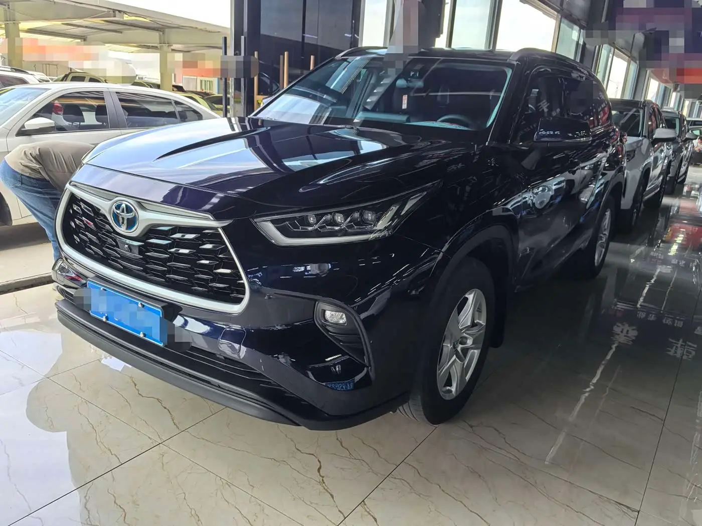 Toyota Highlander 2022 — Photo 1/10