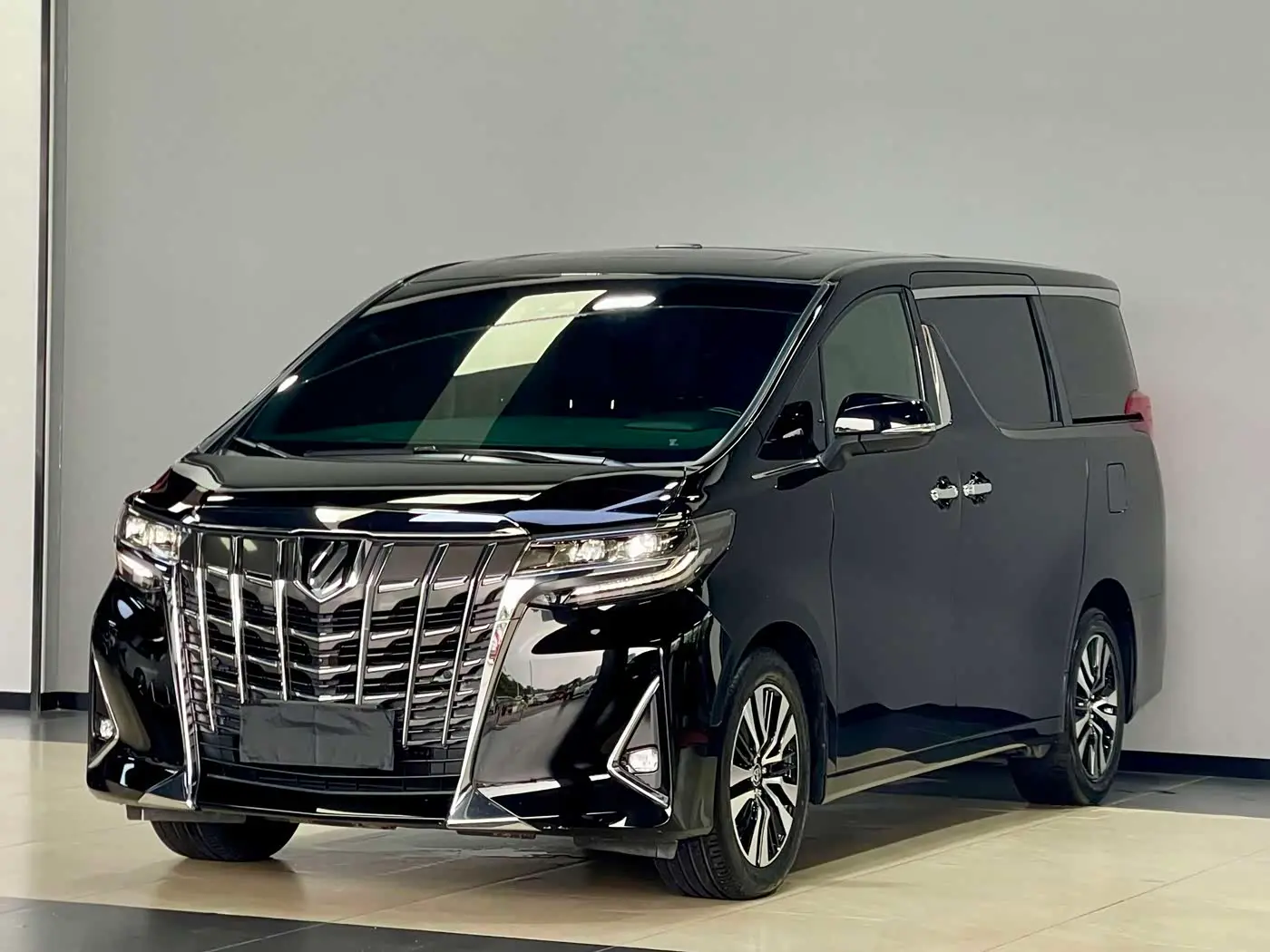 Toyota Alphard 2020 — Photo 1/12