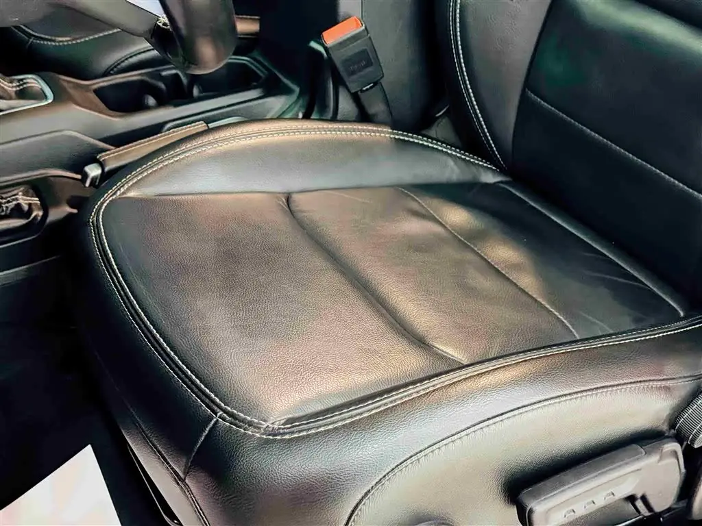 Jeep Wrangler 2021 — Photo 16/20