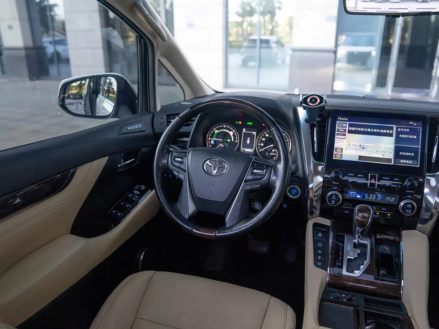 Toyota Alphard 2021 — Photo 15/18