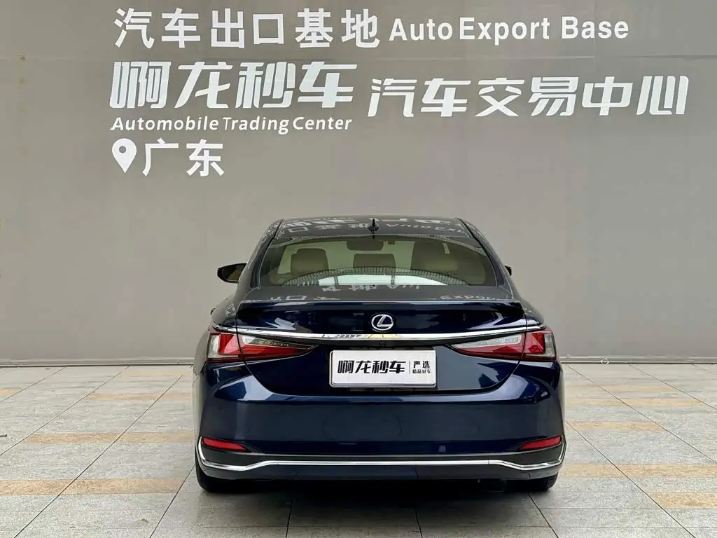 Lexus ES 2022 — Photo 4/14