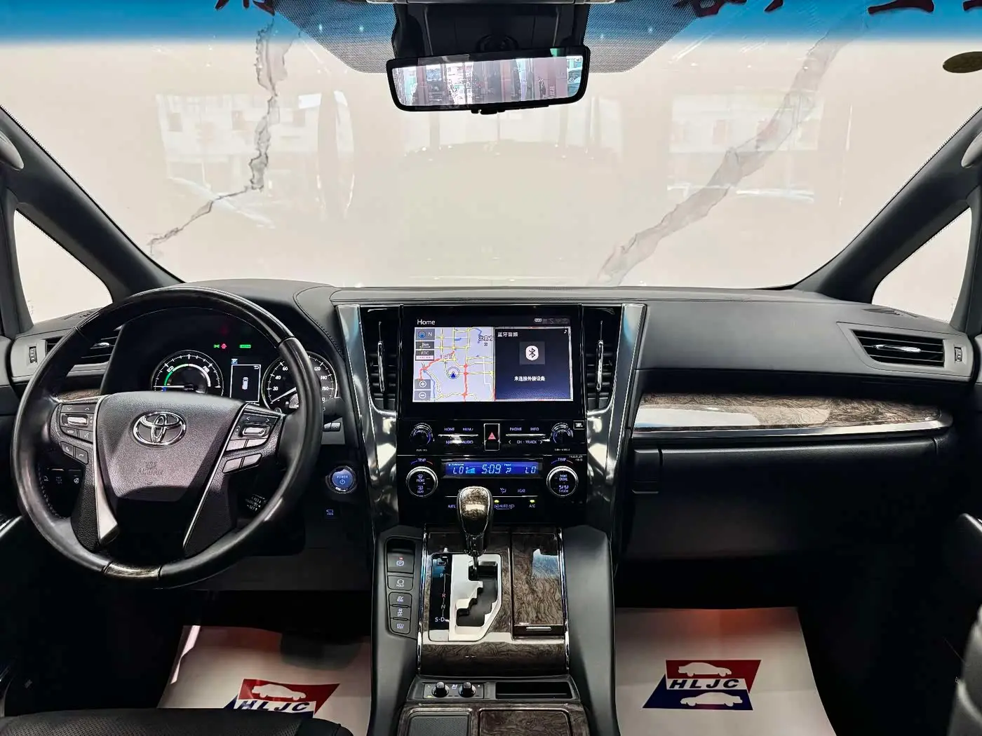 Toyota Alphard 2022 — Photo 9/20
