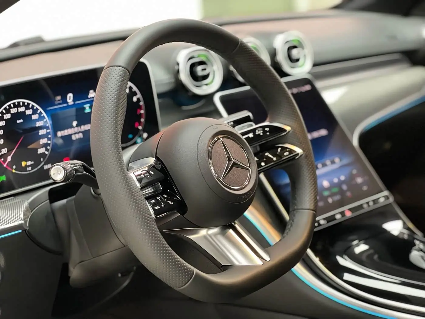 Mercedes-Benz C-Class 2025 — ფოტო 7/20