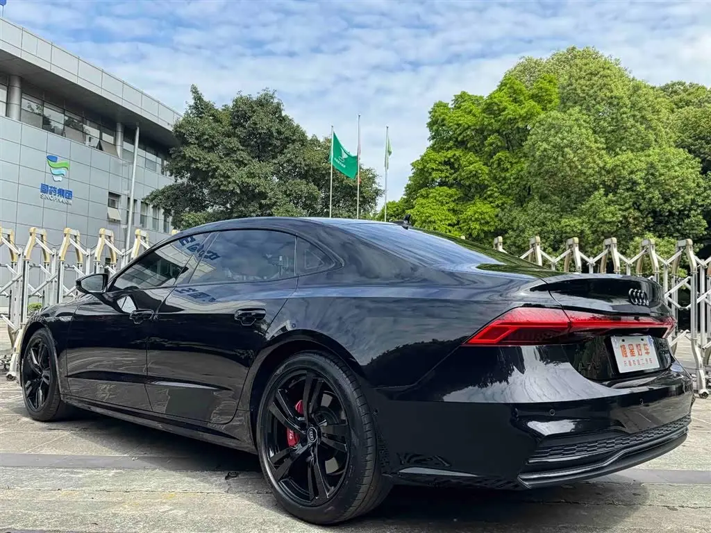 Audi A7L 2023 — Photo 5/18