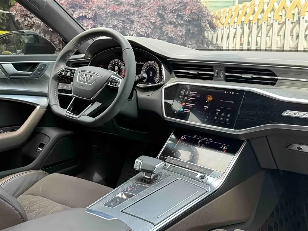 Audi A7L 2023 — Photo 10/18