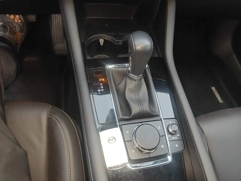 Mazda Mazda3 Axela 2024 — Şəkil 10/20