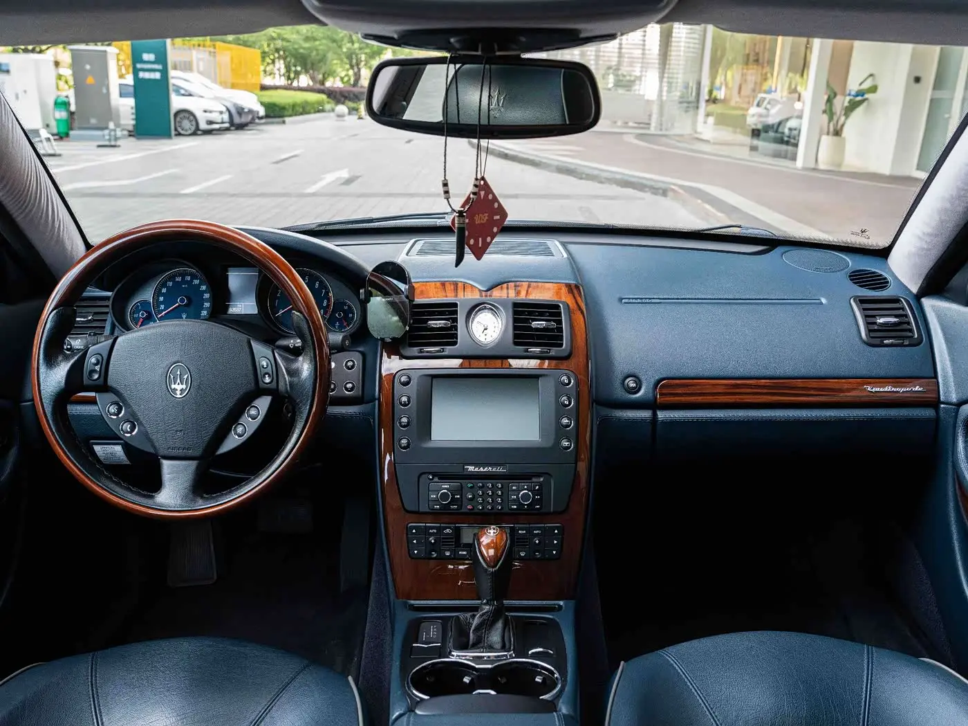 Maserati Quattroporte 2010 — Şəkil 17/19