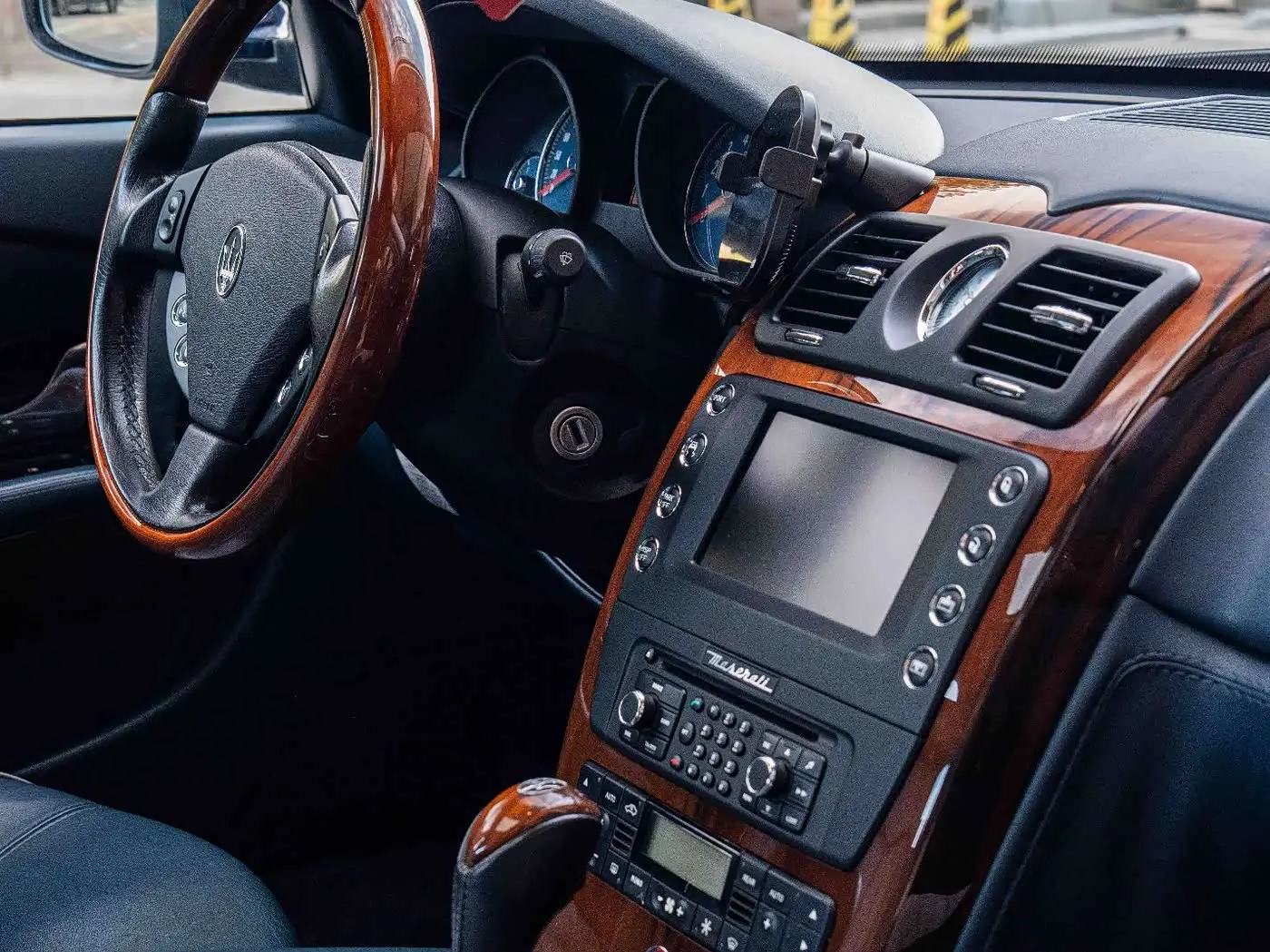Maserati Quattroporte 2010 — Şəkil 18/19