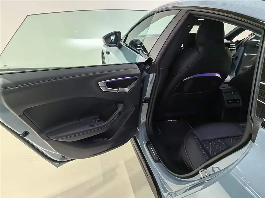 Audi A5L Sportback 2025 — Şəkil 18/20