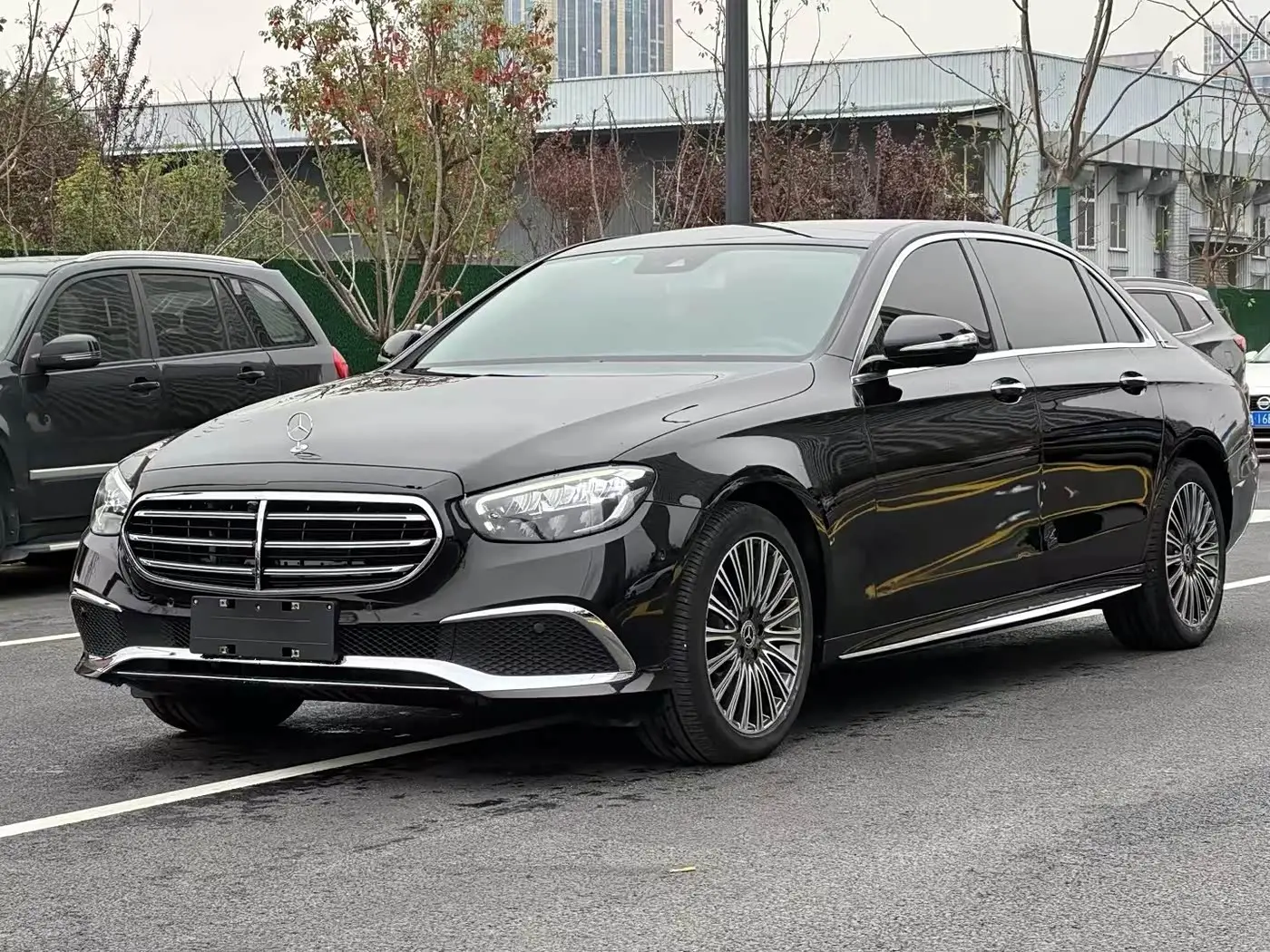 Mercedes-Benz E-Class 2019 — Photo 1/9
