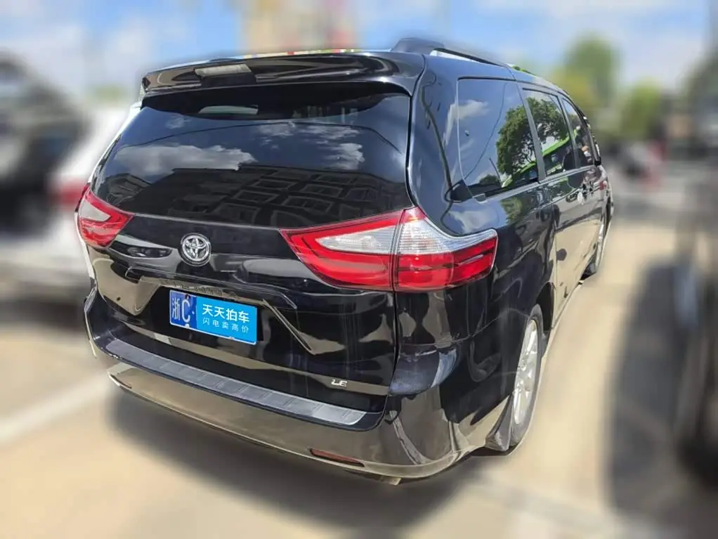 Toyota Sienna 2017 — Photo 2/12