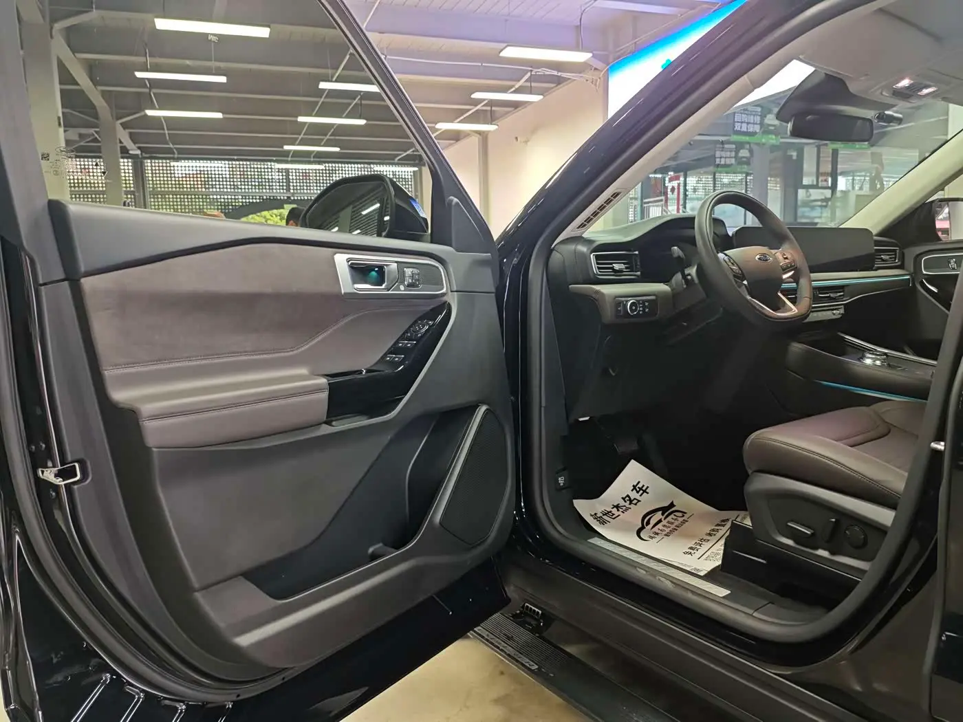 Ford Explorer 2024 — Photo 4/17