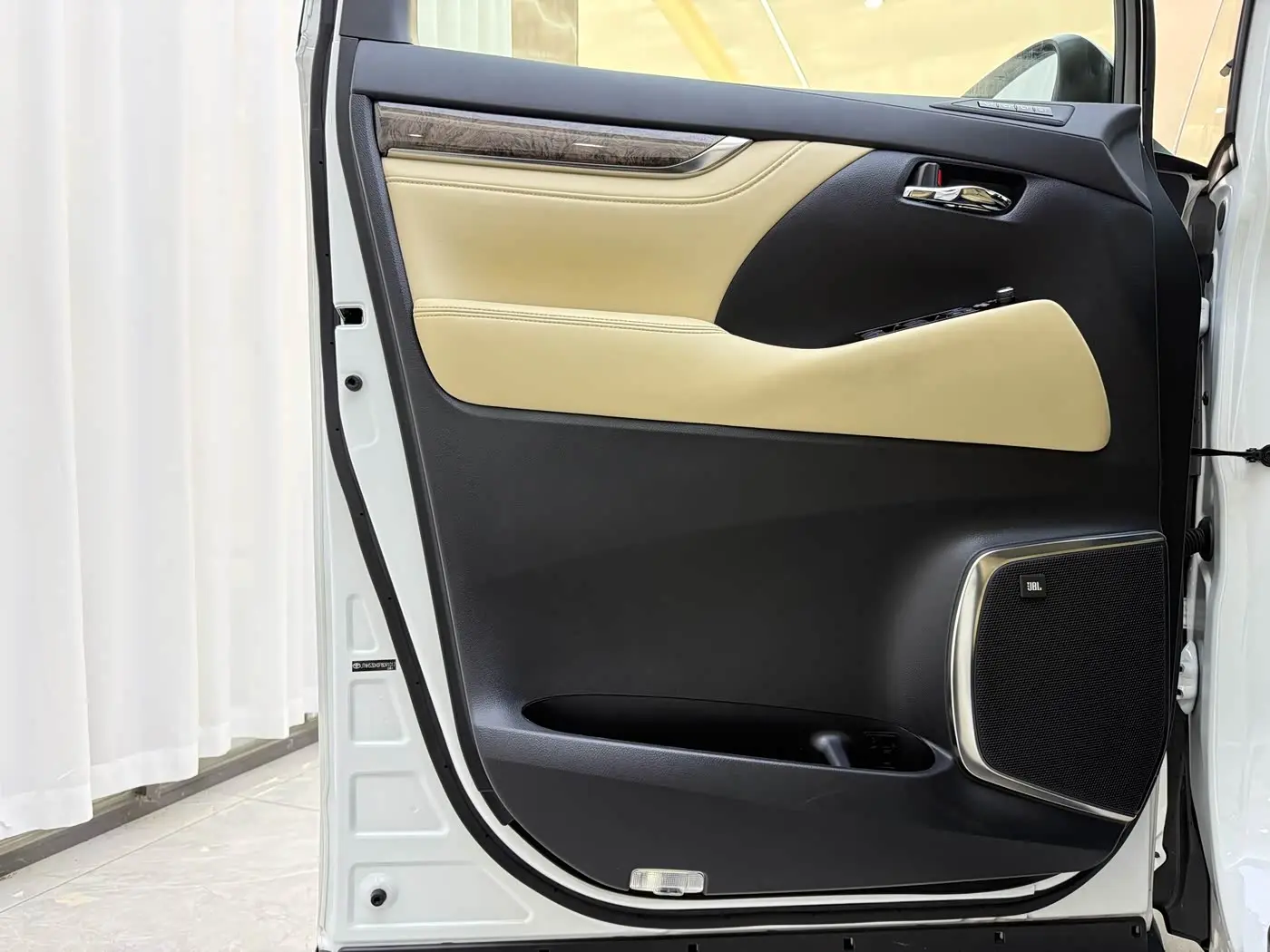 Toyota Vellfire 2023 — Photo 3/14