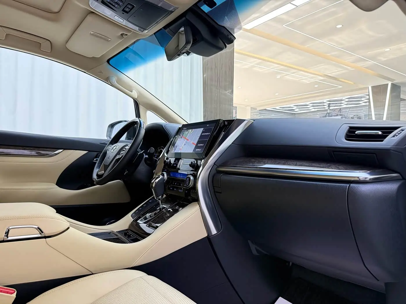 Toyota Vellfire 2023 — Photo 11/14