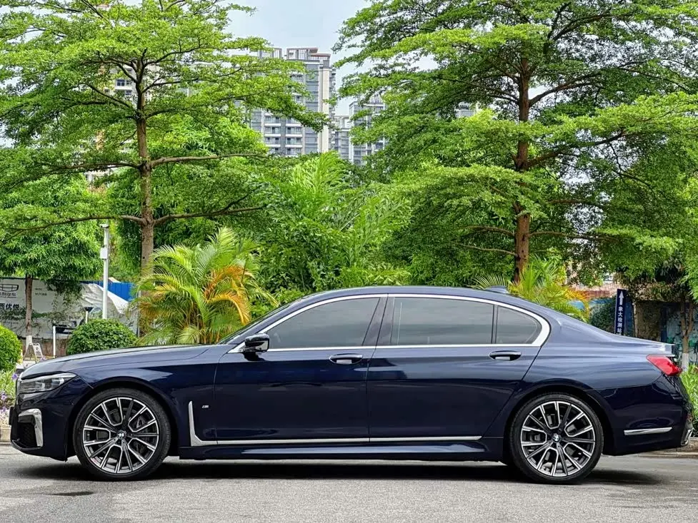 BMW 7 Series 2020 — Photo 2/20