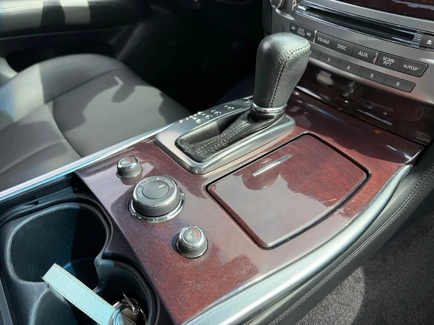 Infiniti Q70 2017 — Photo 13/14