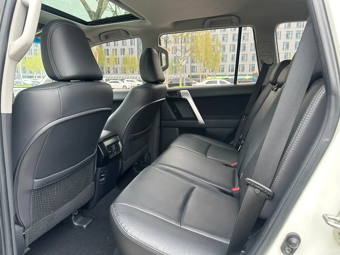 Toyota Prado 2017 — Photo 7/17