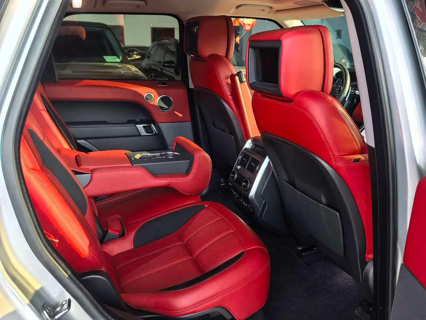 Land Rover Range Rover Sport 2022 — Photo 6/9