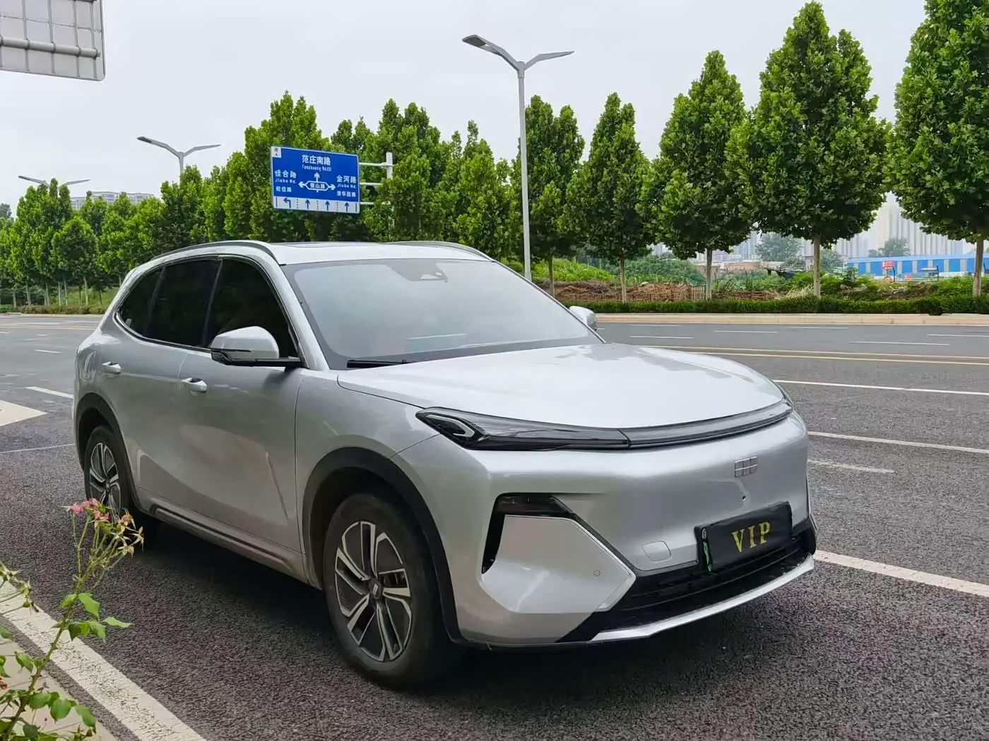 Geely Galaxy Galaxy Starship 7 EM-i 2025 — Photo 3/9